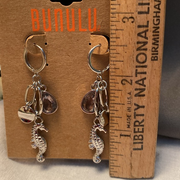 Bunulu Seahorse Jeweled Dangle Earrings Silvertone - Picture 3 of 3